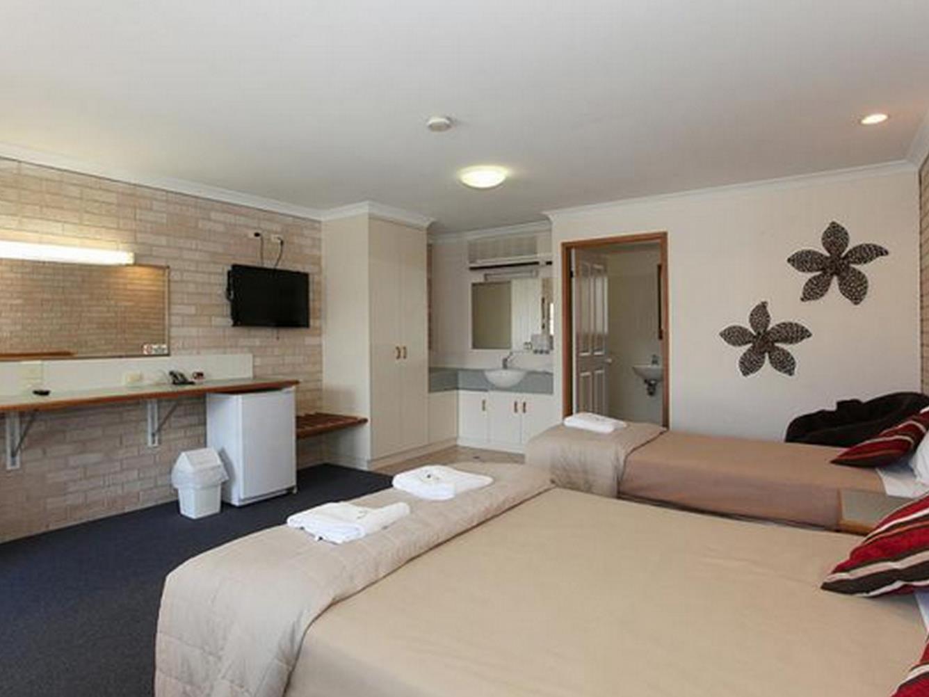 טוומבה Clifford Gardens Motor Inn מראה חיצוני תמונה