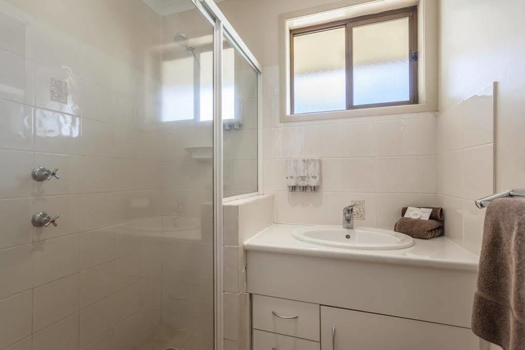 טוומבה Clifford Gardens Motor Inn מראה חיצוני תמונה