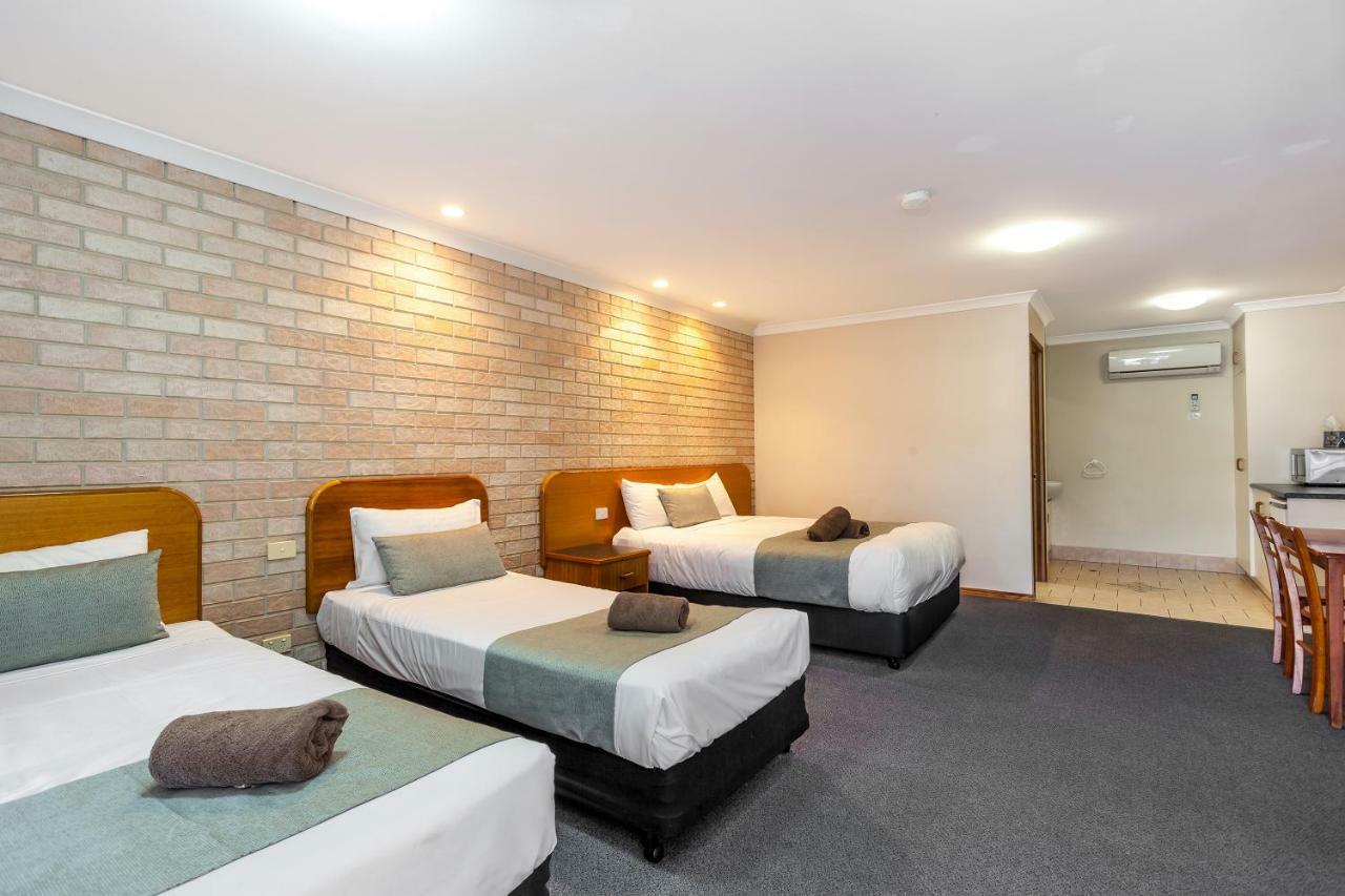 טוומבה Clifford Gardens Motor Inn מראה חיצוני תמונה