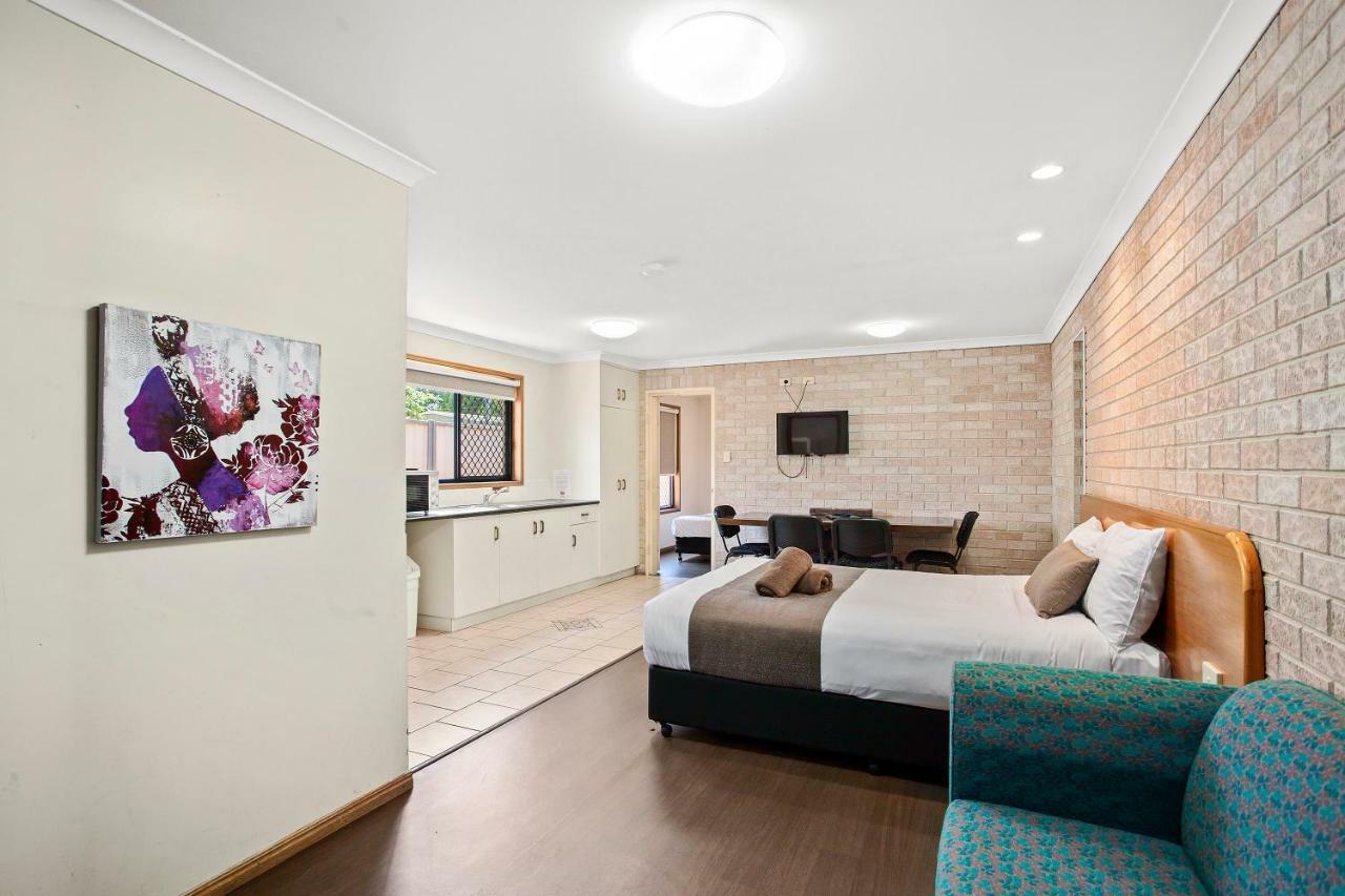 טוומבה Clifford Gardens Motor Inn מראה חיצוני תמונה