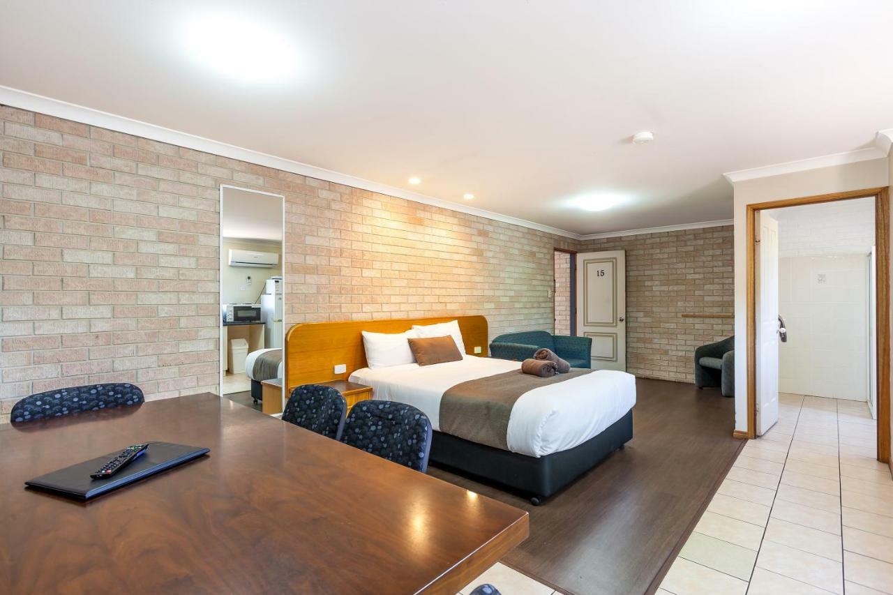 טוומבה Clifford Gardens Motor Inn מראה חיצוני תמונה
